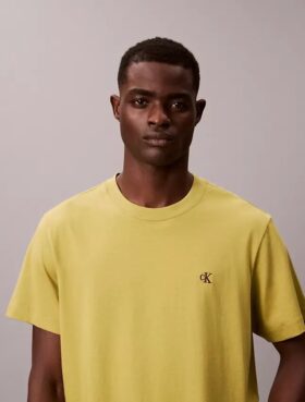 T-shirt Descontraída com Monogram Bordado