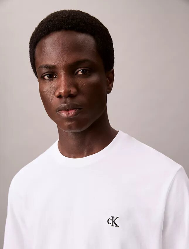 T-shirt Descontraída com Monogram Bordado T-shirt Descontraída com Monogram Bordado