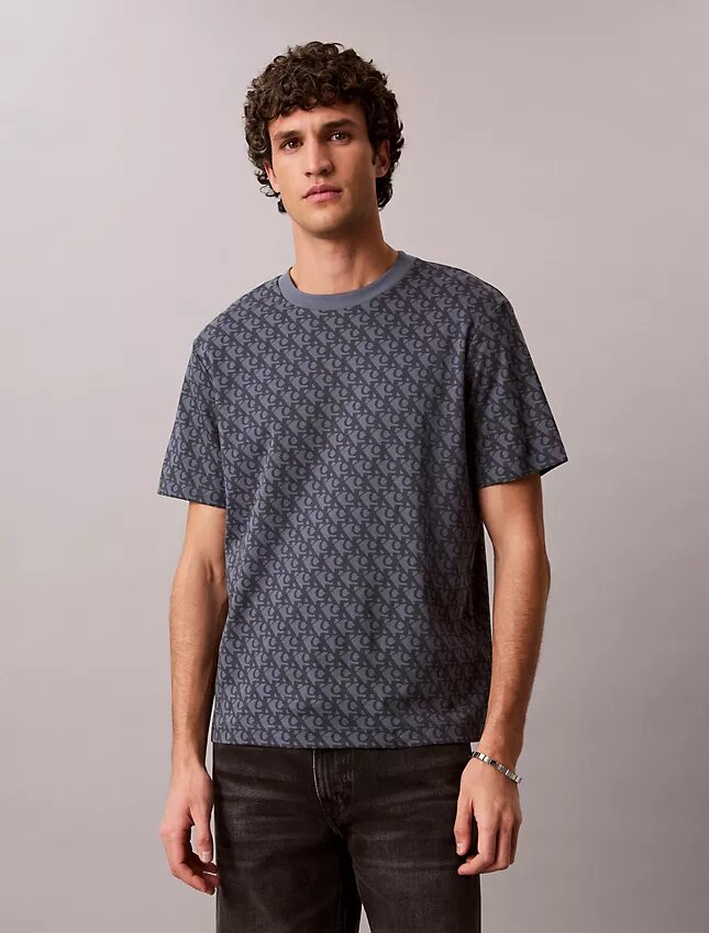 T-shirt Descontraída com Monogram em Toda a Superfície T-shirt Descontraída com Monogram em Toda a Superfície