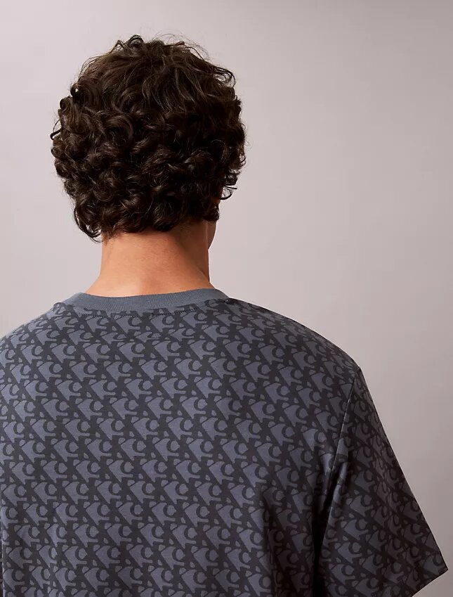 T-shirt Descontraída com Monogram em Toda a Superfície T-shirt Descontraída com Monogram em Toda a Superfície