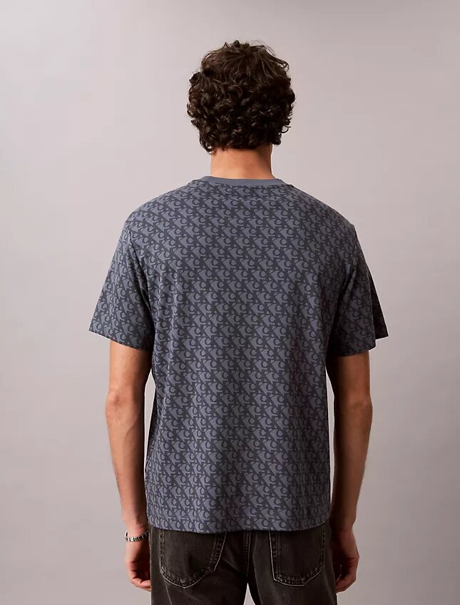 T-shirt Descontraída com Monogram em Toda a Superfície T-shirt Descontraída com Monogram em Toda a Superfície