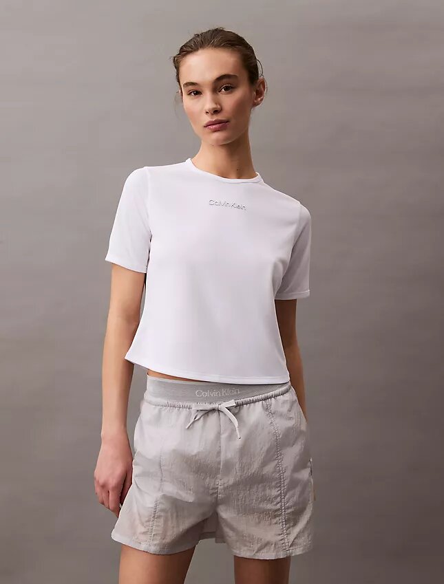 T-shirt desportiva moderna de gola redonda T-shirt desportiva moderna de gola redonda