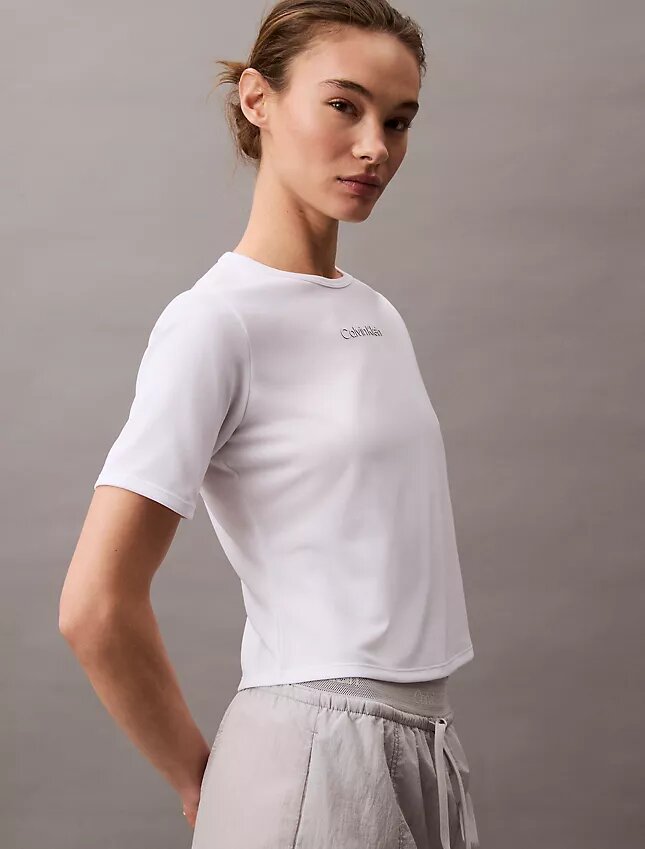 T-shirt desportiva moderna de gola redonda T-shirt desportiva moderna de gola redonda