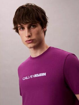 T-shirt folgada com logótipo em destaque
