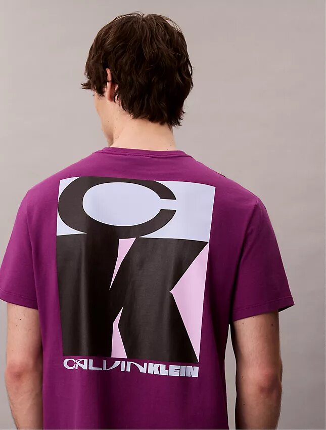 T-shirt folgada com logótipo em destaque T-shirt folgada com logótipo em destaque