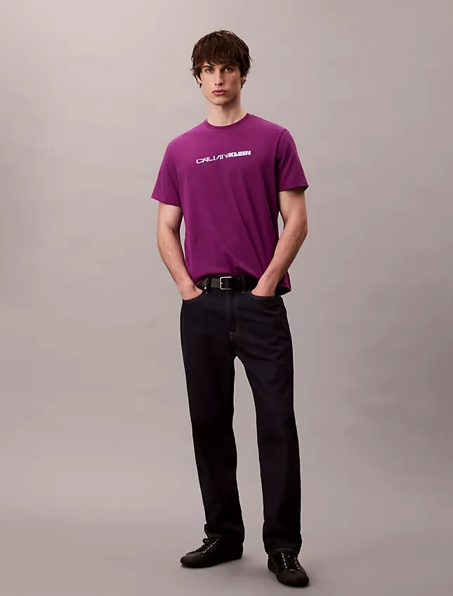 T-shirt folgada com logótipo em destaque T-shirt folgada com logótipo em destaque