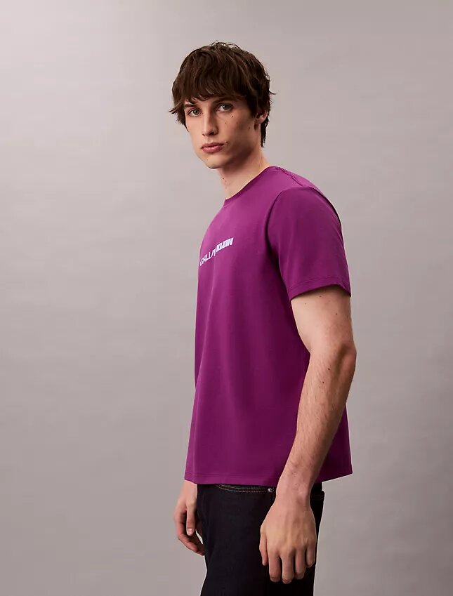 T-shirt folgada com logótipo em destaque T-shirt folgada com logótipo em destaque