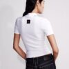T-shirt justa com decote redondo recortado T-shirt justa com decote redondo recortado