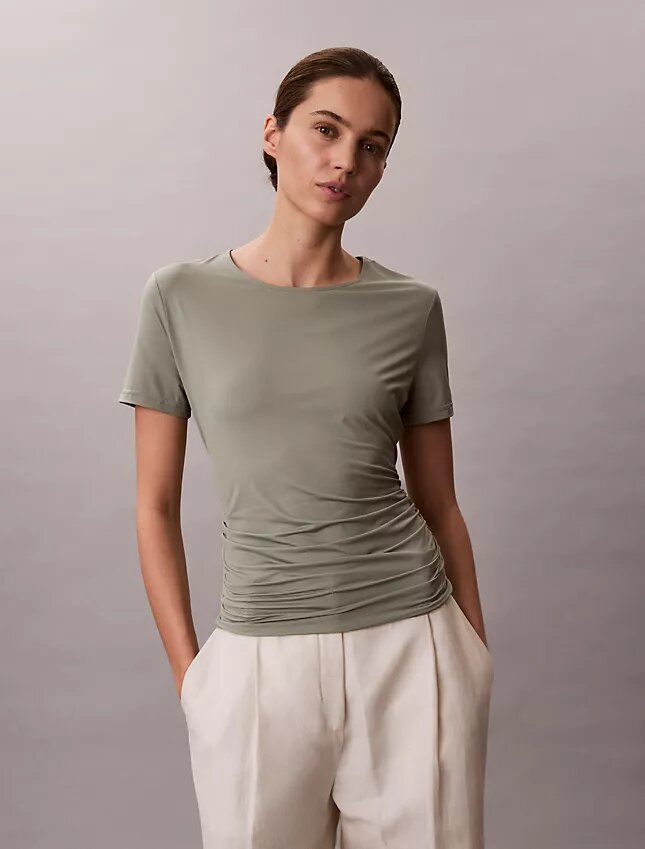 T-shirt justa com franzido T-shirt justa com franzido