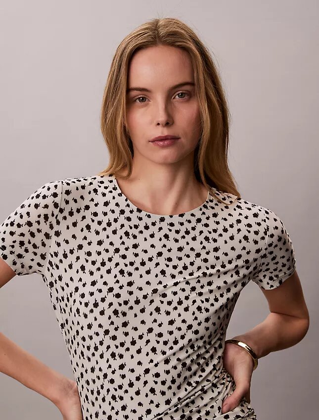T-shirt justa com franzido T-shirt justa com franzido