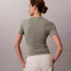 T-shirt justa com franzido T-shirt justa com franzido