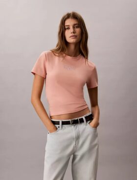 T-shirt justa com logótipo