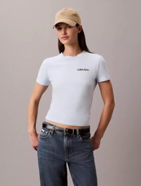 T-shirt justa com logótipo