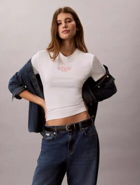 T-shirt justa com logótipo