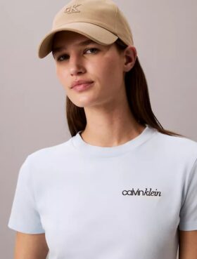 T-shirt justa com logótipo