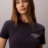 T-shirt justa com logótipo curvo T-shirt justa com logótipo curvo