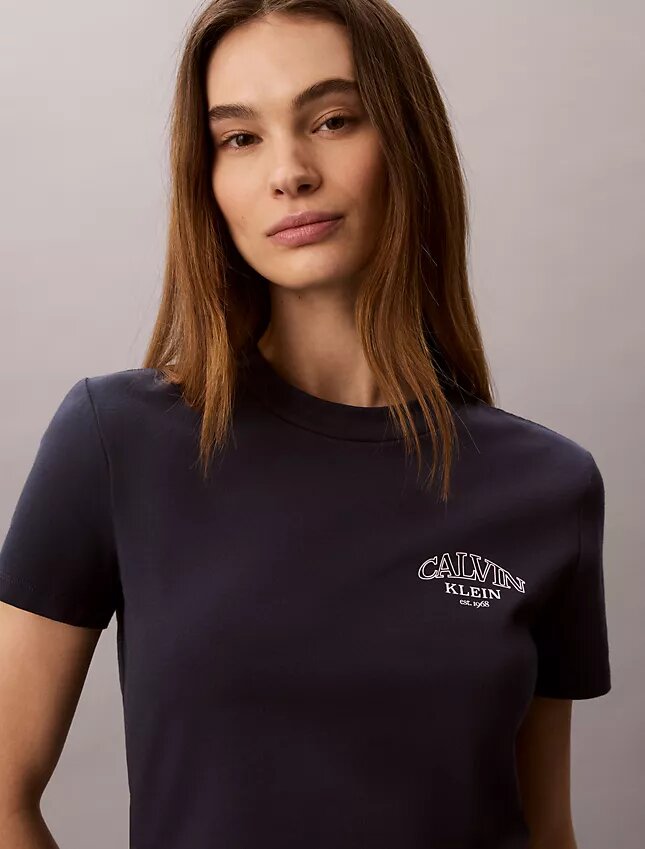 T-shirt justa com logótipo curvo T-shirt justa com logótipo curvo