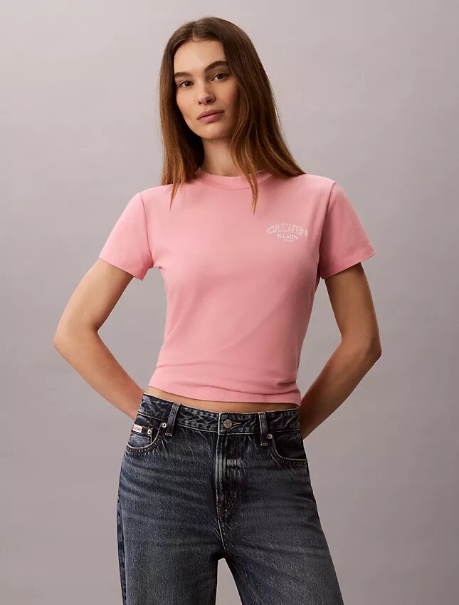 T-shirt justa com logótipo curvo T-shirt justa com logótipo curvo