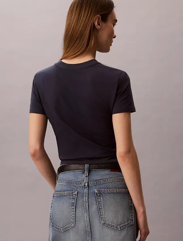 T-shirt justa com logótipo curvo T-shirt justa com logótipo curvo