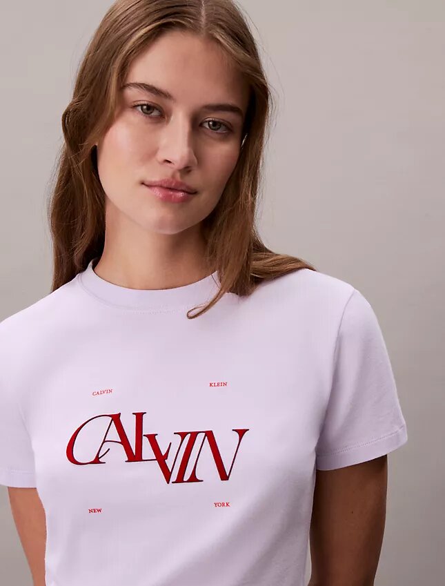 T-shirt justa com logótipo dividido T-shirt justa com logótipo dividido