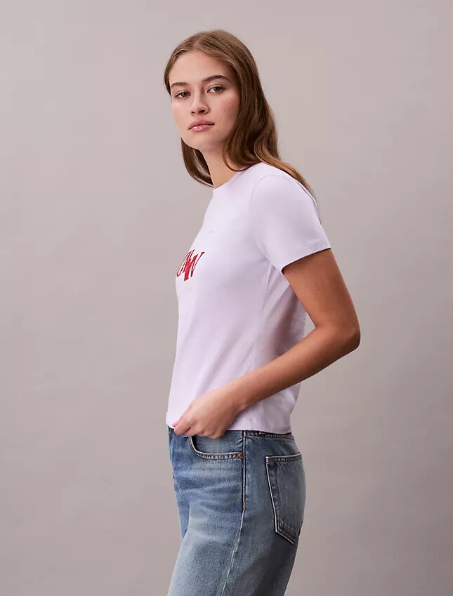 T-shirt justa com logótipo dividido T-shirt justa com logótipo dividido