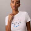 T-shirt justa com logótipo em camadas T-shirt justa com logótipo em camadas