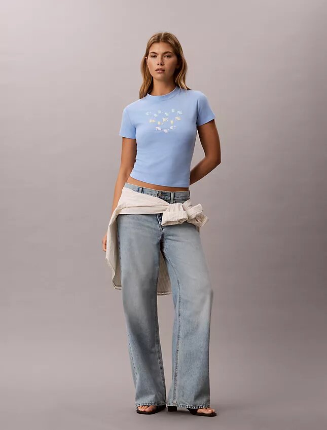 T-shirt justa com logótipo em camadas T-shirt justa com logótipo em camadas
