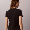T-shirt justa com logótipo em camadas T-shirt justa com logótipo em camadas