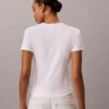 T-shirt justa com logótipo em camadas T-shirt justa com logótipo em camadas