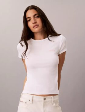 T-shirt justa com logótipo em nervuras