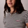 T-shirt justa com logótipo em nervuras T-shirt justa com logótipo em nervuras