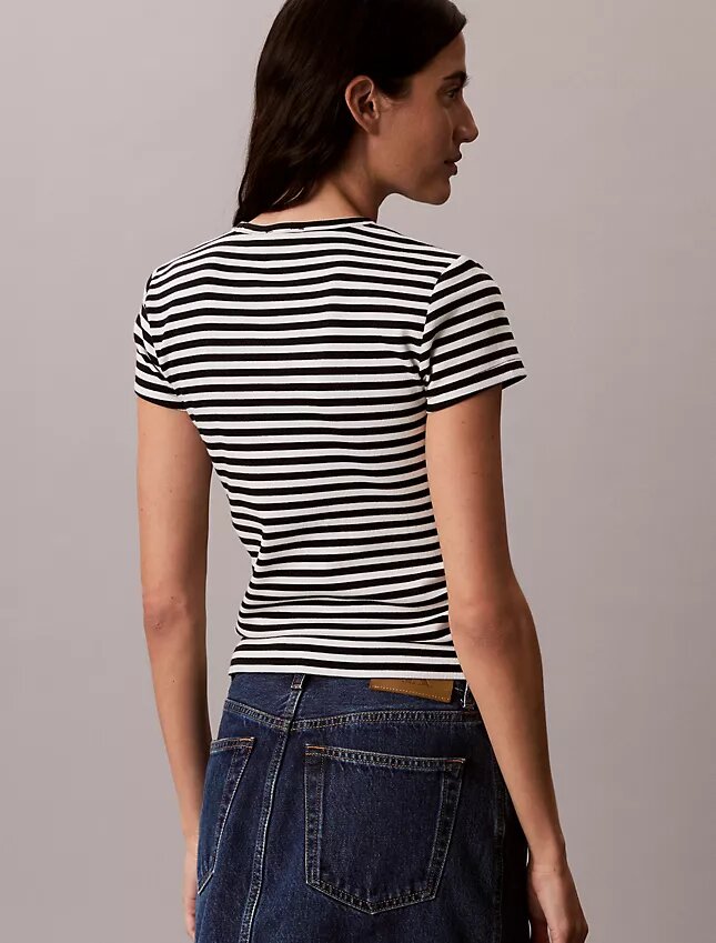 T-shirt justa com logótipo em nervuras T-shirt justa com logótipo em nervuras