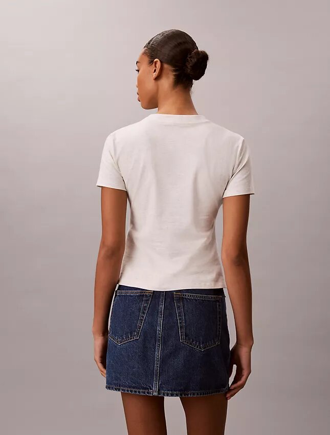 T-shirt justa com logótipo em relevo T-shirt justa com logótipo em relevo