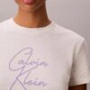 T-shirt justa com logótipo em relevo T-shirt justa com logótipo em relevo