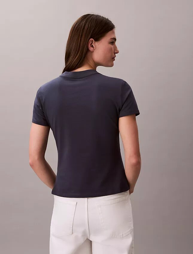T-shirt justa com logótipo em relevo T-shirt justa com logótipo em relevo