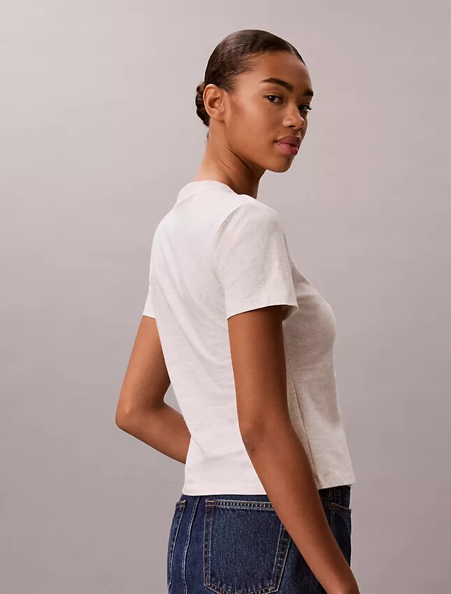 T-shirt justa com logótipo em relevo T-shirt justa com logótipo em relevo
