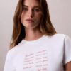 T-shirt justa com logótipo em tipo de letra T-shirt justa com logótipo em tipo de letra
