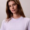 T-shirt justa com logótipo em tipo de letra T-shirt justa com logótipo em tipo de letra