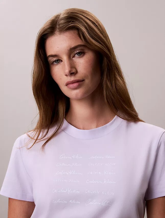 T-shirt justa com logótipo em tipo de letra T-shirt justa com logótipo em tipo de letra