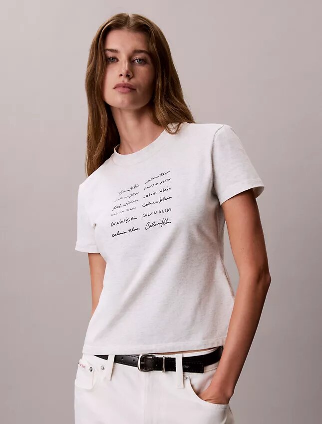 T-shirt justa com logótipo em tipo de letra T-shirt justa com logótipo em tipo de letra