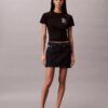 T-shirt justa com logótipo floral T-shirt justa com logótipo floral