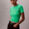 T-shirt justa com logótipo gráfico às riscas T-shirt justa com logótipo gráfico às riscas