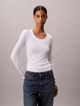 T-shirt justa em malha elástica de Modal