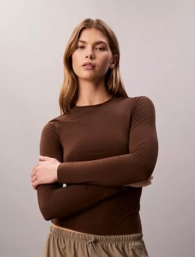 T-shirt justa em nylon elástico