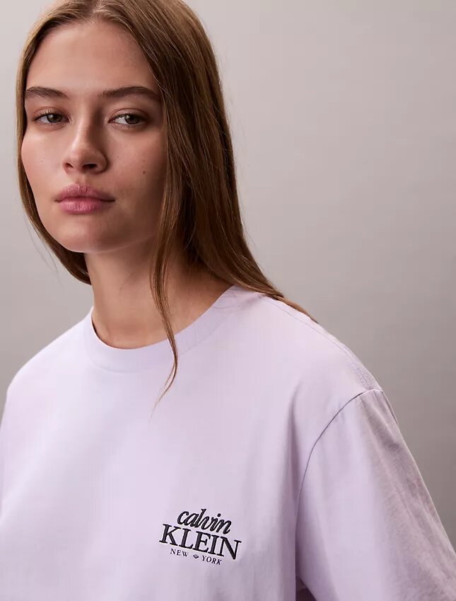 T-shirt larga com logótipo bordado T-shirt larga com logótipo bordado