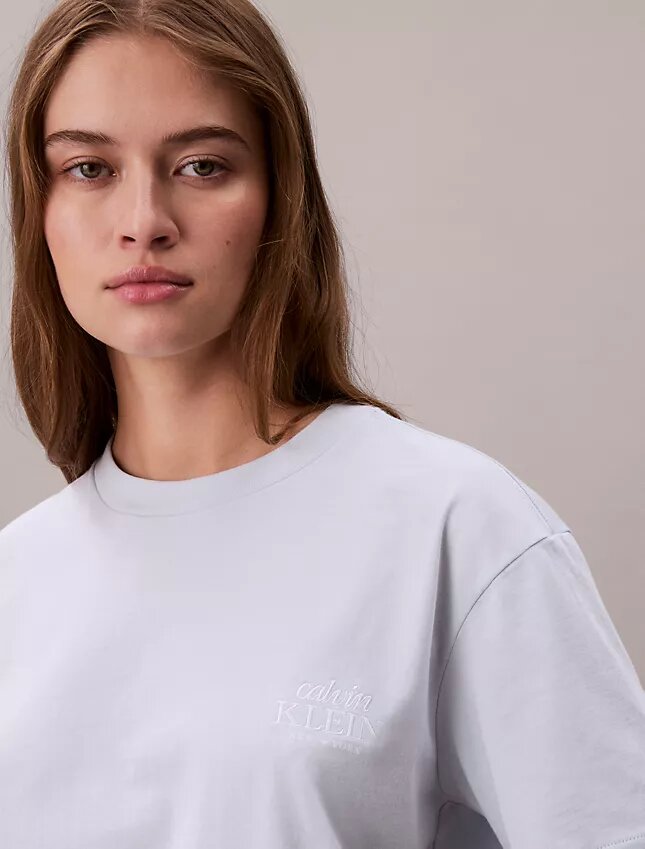 T-shirt larga com logótipo bordado T-shirt larga com logótipo bordado
