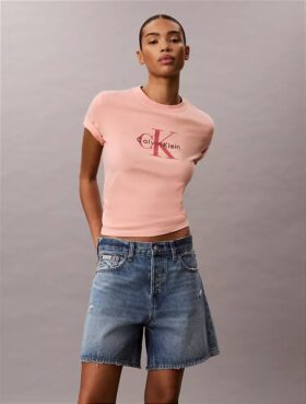 T-shirt Monologo com lavagem ácida
