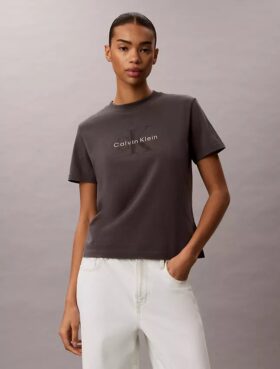 T-shirt Monologo com lavagem ácida