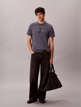T-shirt Monologo com lavagem ácida