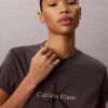 T-shirt Monologo com lavagem ácida